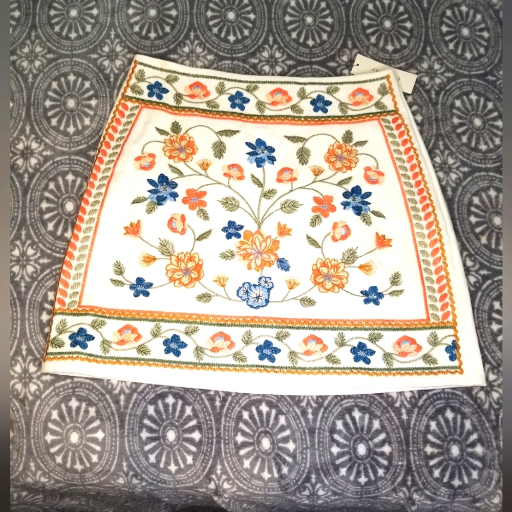NWT Francesca's Mi Ami  Small Embroidered Skirt